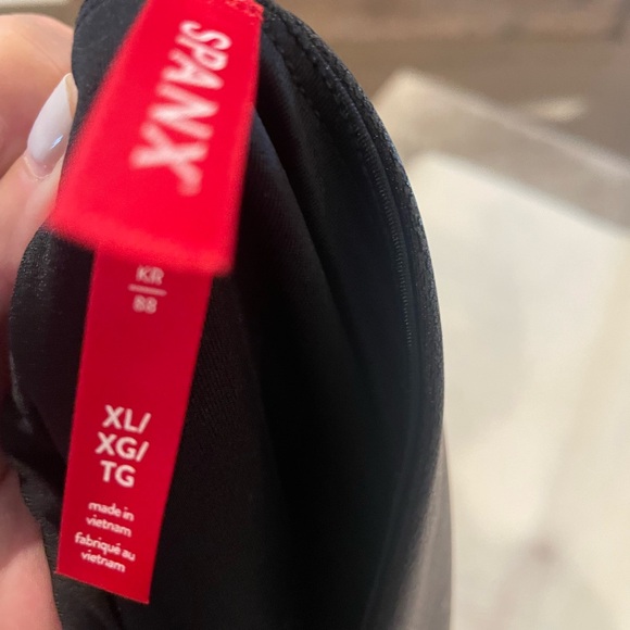 Spanx faux leather black leggings/pants XL - Picture 3 of 5